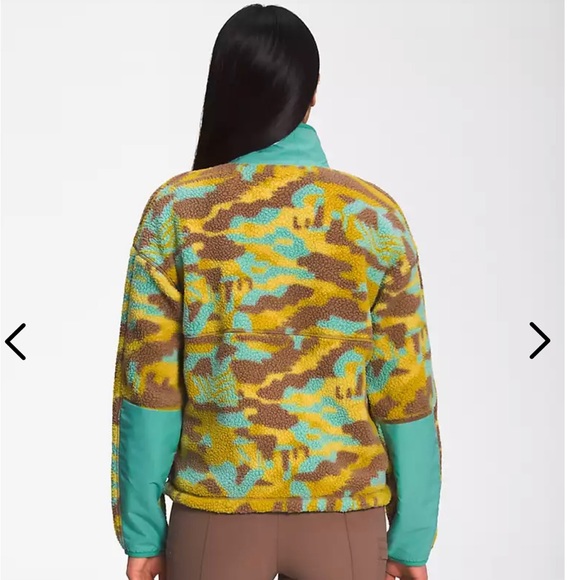 The North Face Fleece 1/4 Snap Pullover - Picture 2 of 13